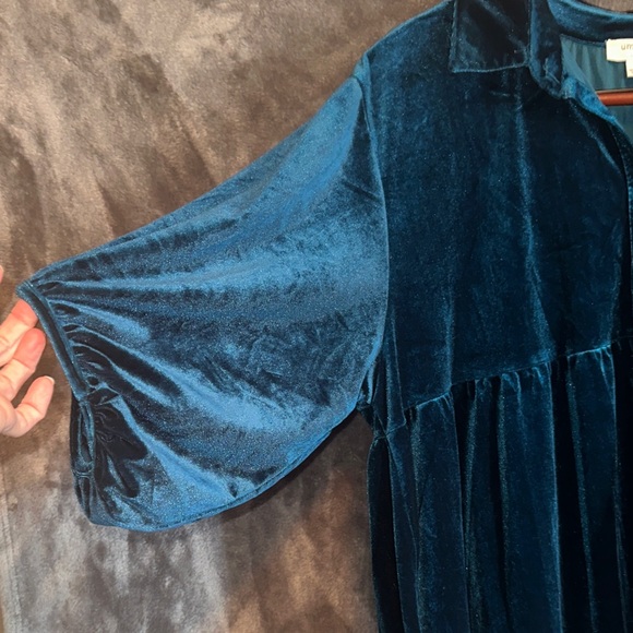 Umgee Teal Velvet Blouse - Picture 3 of 4